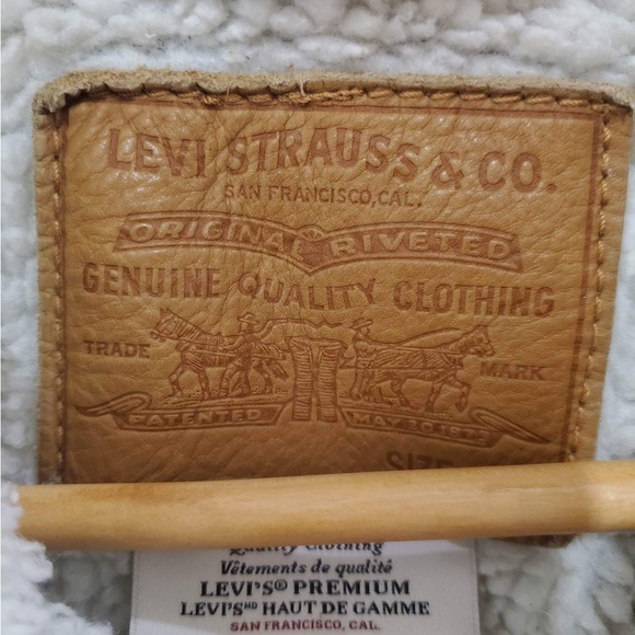 Levi's Men's Vintage Fit Trucker Jacket - Picture 3 of 12